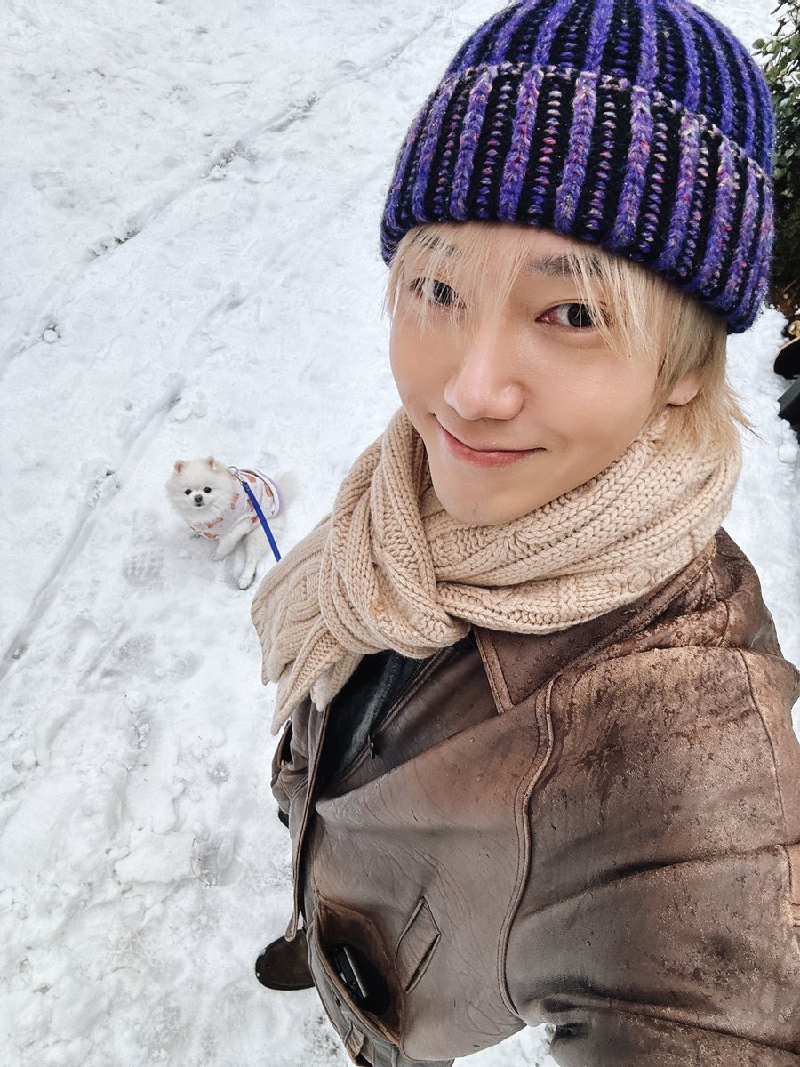 shfly3424's tweet photo. 올해도 함께 눈을 밟아서 행복해 🐾 https://t.co/pRf1DmHTja