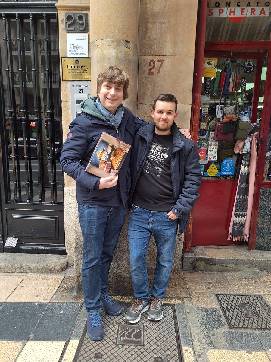 Con <a href="/Alfon_Arranz/">Alfon Arranz</a> en su visita por Salamanca 😄😄😄