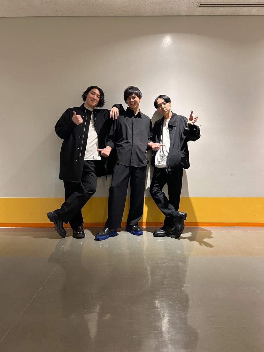 ino_tac's tweet photo. ano「ちゅ、多様性。」@ #レコード大賞、

ベース🎸真部脩一(作曲)
ドラム🥁西浦謙助
ギター🎸TAKU INOUE(編曲)

の制作&amp;演奏メンバーでサポートしてました‼️

あのスを中心にみんなでこさえた曲がいろんな人に聴いてもらえて、改めて感謝感激…

そして明日の #NHK紅白 にもこの曲が‼️
何卒ッ‼️ https://t.co/USshmKn0Jh