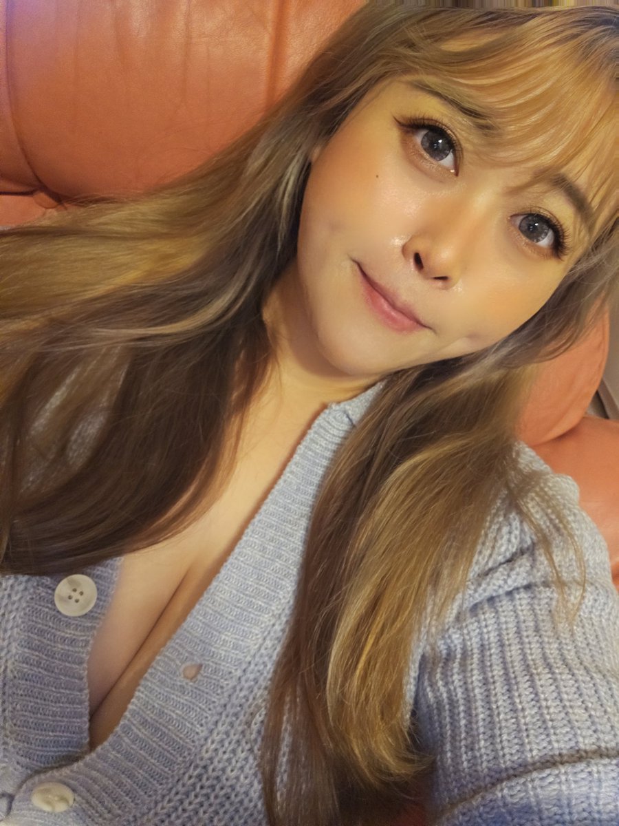 回顧以往三年，都是在工作😂
今年依舊社畜一枚，努力前進
咱們就不說願望了🙃
因為新的一年還是不會變🤣 https://t.co/03mFJNQmBu