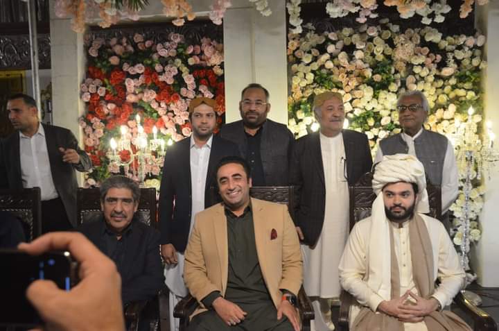 SuhailGadehi's tweet photo. My elder Brother, Die hard Jiyala, voice chairman Empire town Larkano, Mir @majid_brohi had a great conversation with pride chairman PPP @BBhuttoZardari at Larkano. https://t.co/sZ1cJTe67V