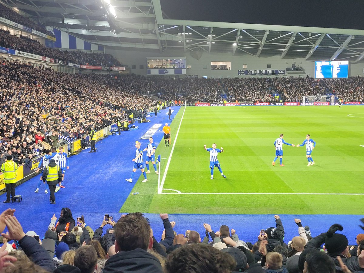 danjwilliams90's tweet photo. @AndyRobsonTips What a night of footy! We hoped for some goals, and it didn't disappoint! 6 goal thriller, including an absolute worldie from Estupiñán... surely, the goal of the season!! Thanks so much for the tickets mate.. absolute legend👍 https://t.co/zL0eJ1R5Hu