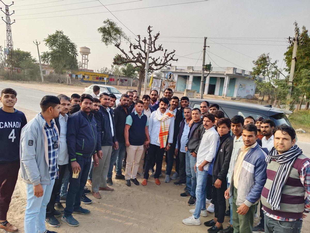 withabhinsui's tweet photo. झोटवाड़ा विधानसभा क्षेत्र के बड़े बुजुर्गों का आशीर्वाद लिया एवं नौजवान साथियों का अभिवादन स्वीकार किया। https://t.co/qA3T4vJ9nR