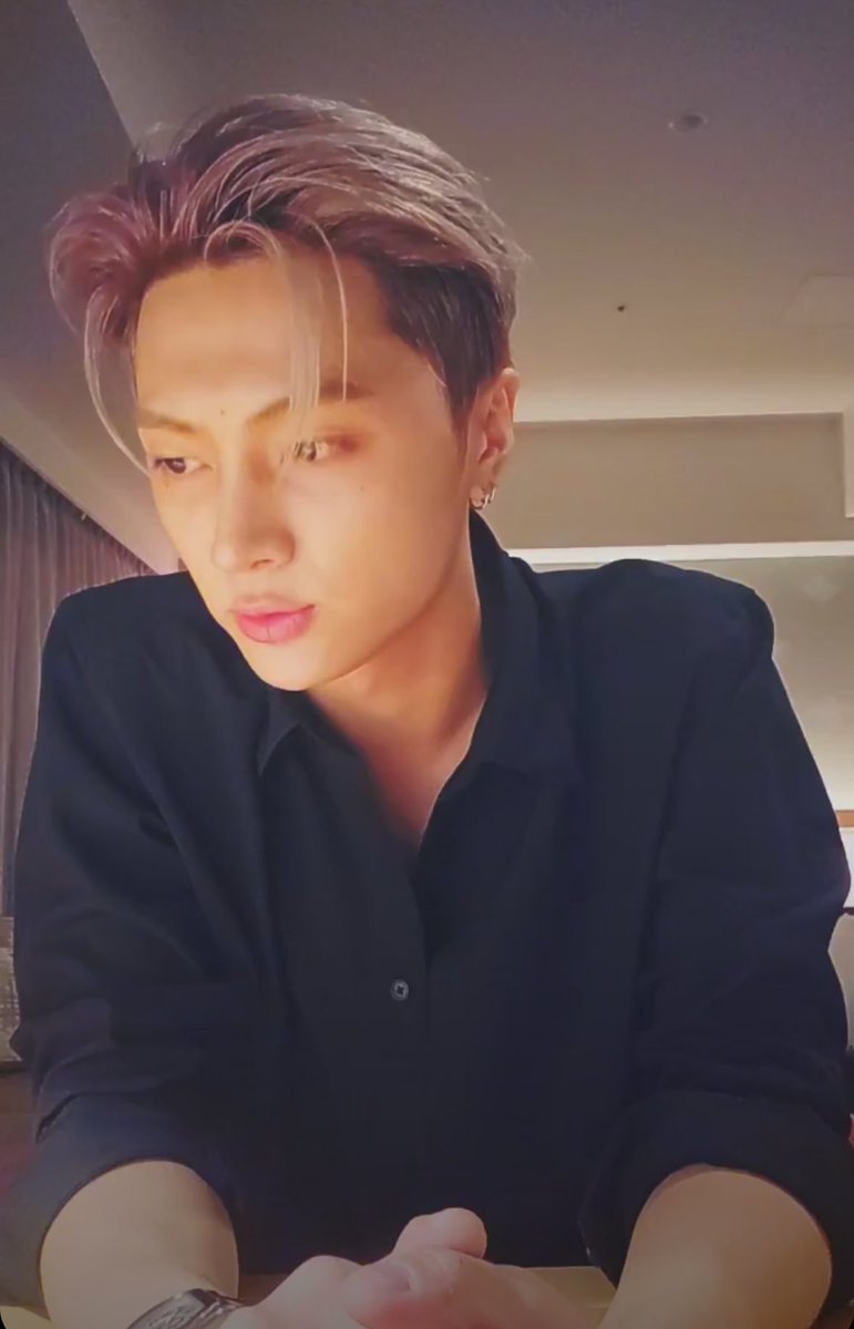 odysseyz's tweet photo. 셔츠시발 https://t.co/ciGiQzVwae