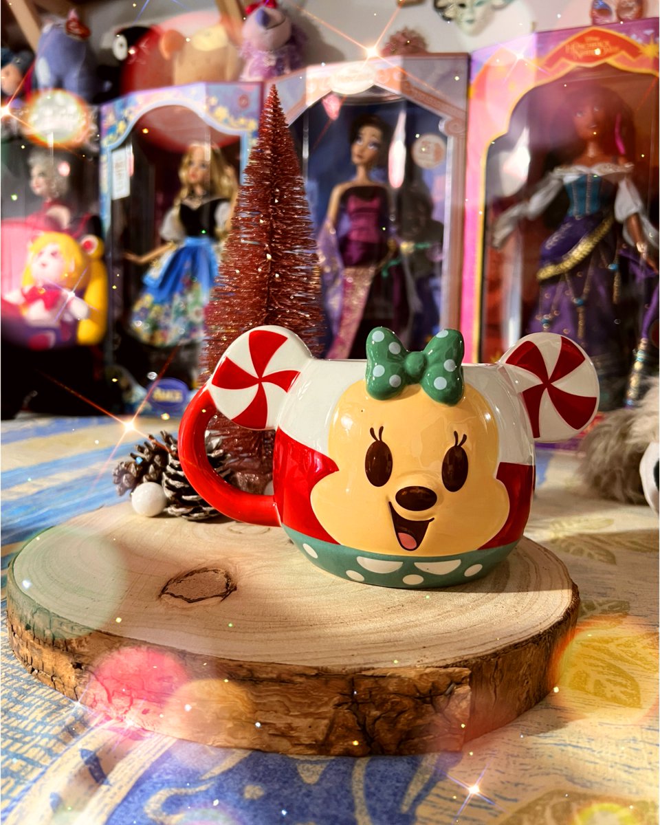🛷🦌🎄Dec. 30. 2023🎄🦌🛷
My new Minnie mouse  Christmas mug.🩷 I love it.
▪︎︎
#mug #christmasmug #christmas #minniemouse #mugcollection
#disneyshopping #disneyhaul #disneycollector #disneymerchandise #disney
