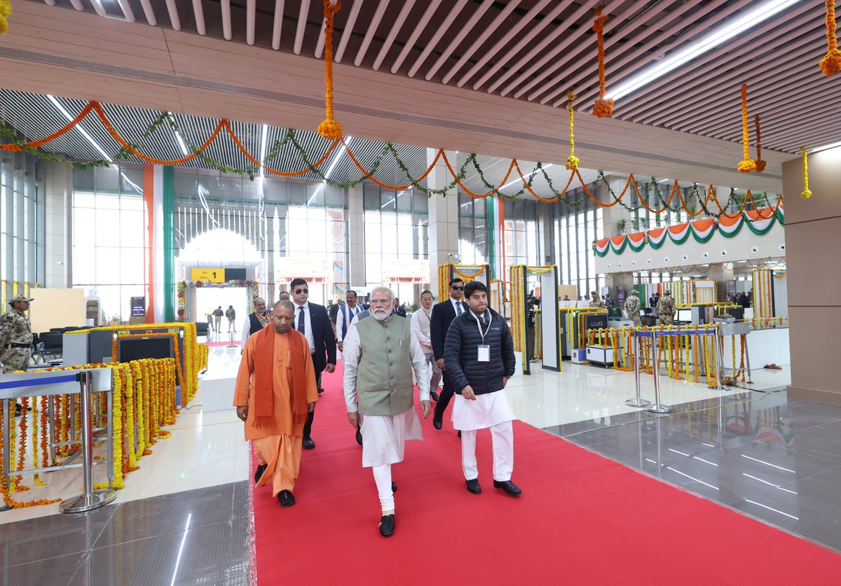 PMOIndia's tweet photo. PM @narendramodi inaugurated Maharishi Valmiki International Airport at Ayodhya Dham. The airport will improve connectivity, boost tourism and further socio-economic development of the region. https://t.co/YTiJ8FLH3A
