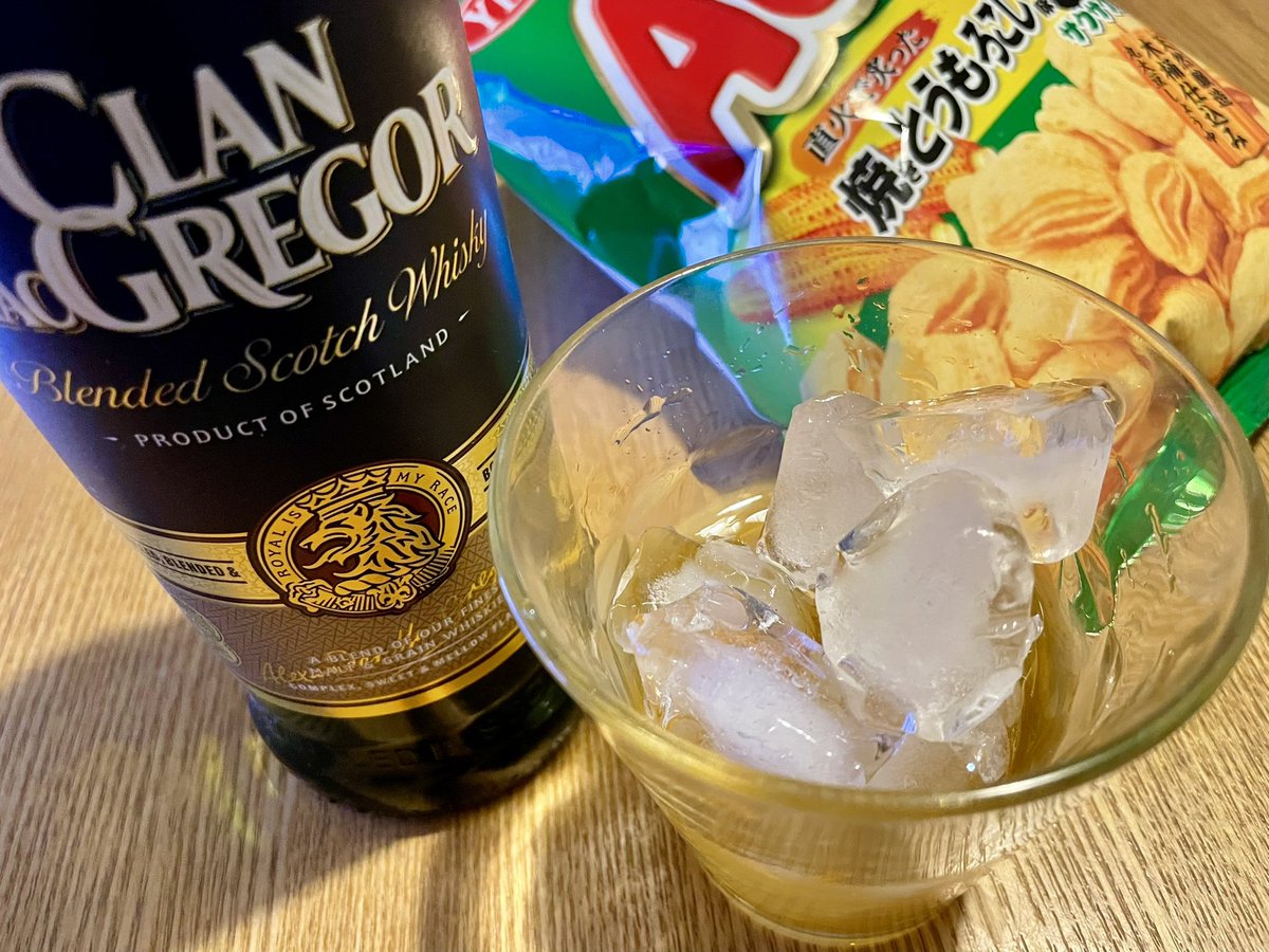 Ts011006's tweet photo. 〆ウィスキー🥃✨ロックで
大晦日…追加買出し行くか🤔
#ウィスキー #CLANMACGREGOR https://t.co/bBGRBRfamC