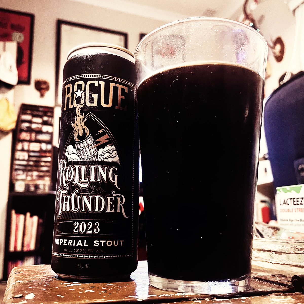 gurusculler's tweet photo. Still finishing my various Canvent beers, & these are tonight’s pair from @maneliquor that have sat me on my arse.
A 10.5% Baltic Porter from Phase 3 in Illinois & a humongous 13.7% Rolling Thunder Imperial Stout from Rogue in Oregon. Both magnificent. #beersoftwitter #canvent https://t.co/zn16yLIyuQ