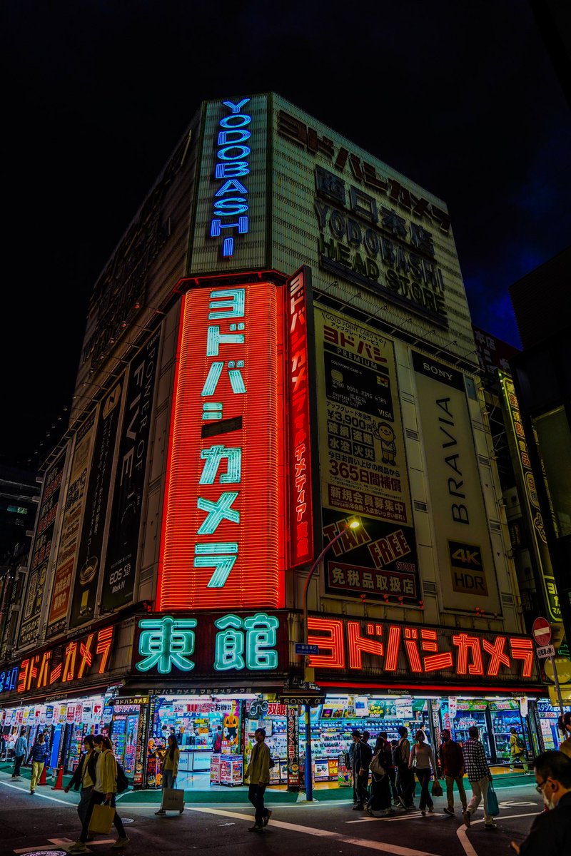abe_japangraphy's tweet photo. ヨドバシカメラの夜景 新宿🇯🇵🥰
#streetphotography
#pgotography
#japan #japanart #tokyo https://t.co/uykRzFqdrM