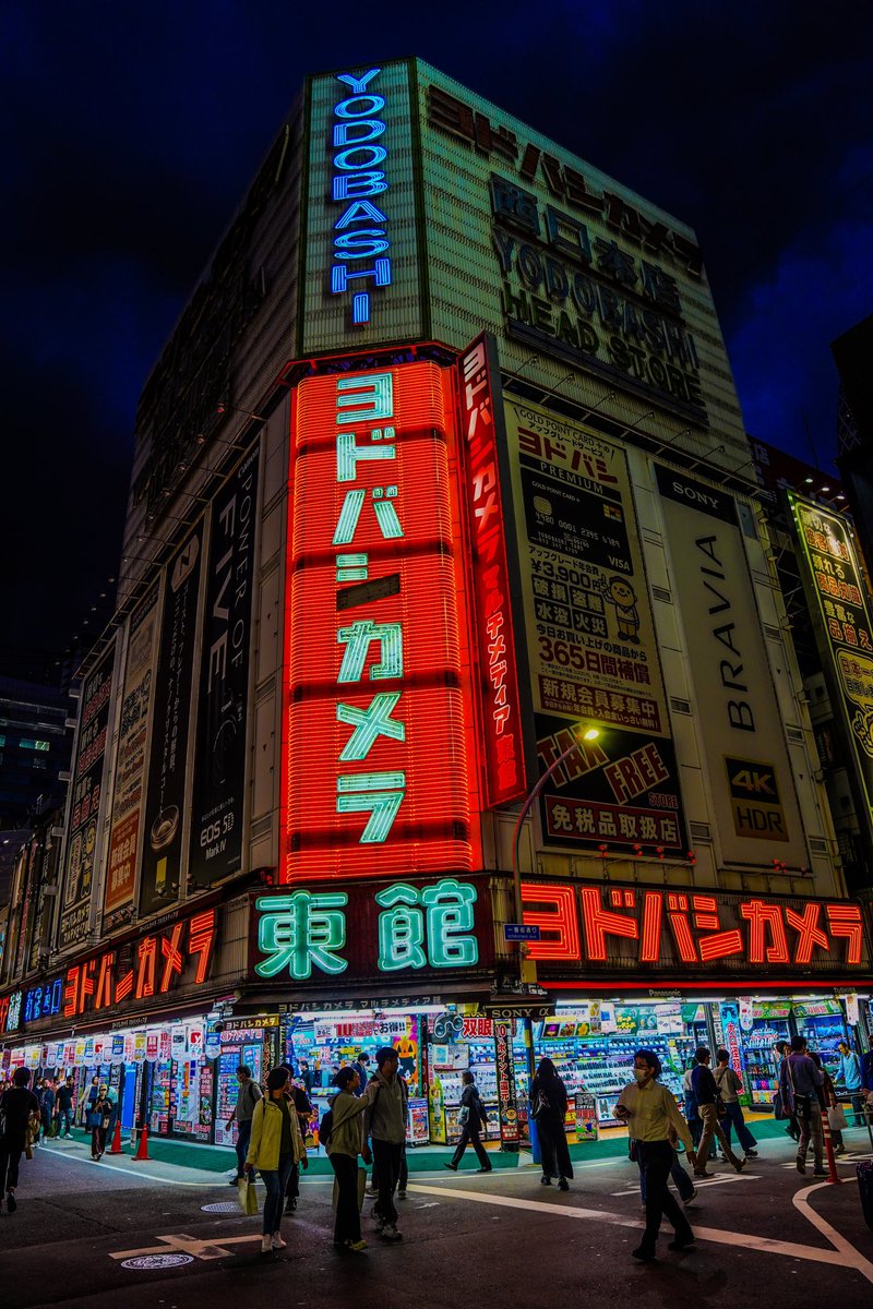 abe_japangraphy's tweet photo. ヨドバシカメラの夜景 新宿🇯🇵🥰
#streetphotography
#pgotography
#japan #japanart #tokyo https://t.co/uykRzFqdrM