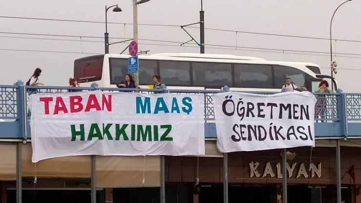 + bir tabloda adımı atacak olan kurumun artık Bakanlık olduğu,  ifade edildi. Bakanlık, Konfederasyonların düşüncesinin belirleyici olacağını belirtti.

◾Konfederasyonlar için de karar zamanı! <a href="/diskinsesi/">DİSK</a> <a href="/hakiskonf/">HAKİŞ KONFEDERASYONU</a> <a href="/iloankara/">ILO Türkiye</a> <a href="/turkiskonf/">TÜRK-İŞ</a>