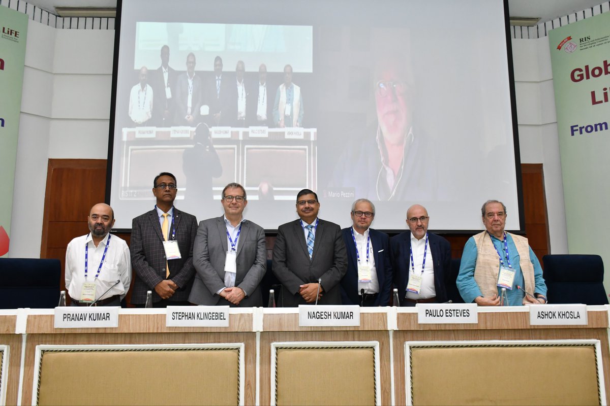 It was a privilege to chair a plenary at the Global Summit on LiFE Economy hosted by @RIS_NewDelhi recently with @St_Klingebiel, @esteves_paulo, @mariopezzini, Gerardo Bracho, Pranav Kumar @RIL_Updates. Discussed many ideas and issues in enabling the LiFE economy. @ISID_India