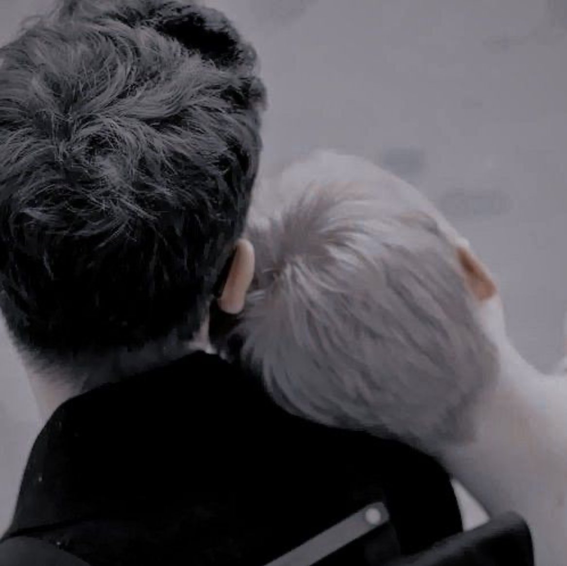 jacelips's tweet photo. feliz aniversário pra william herondale, o menino que tinha medo do amor mas que amou com paixão e viveu o mais lindo dos amores, que se refugiava nos livros e tinha os olhos azuis mais lindos que alguém já viu https://t.co/gIczME7gNo
