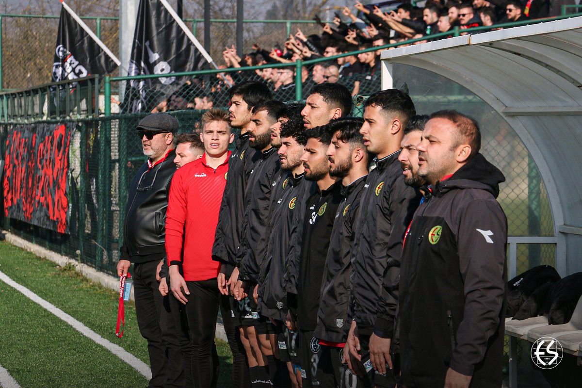 Eskisehirspor's tweet photo. Şampiyon Biz Olacağız! 🖤❤️ https://t.co/nc8t0Q8LAN