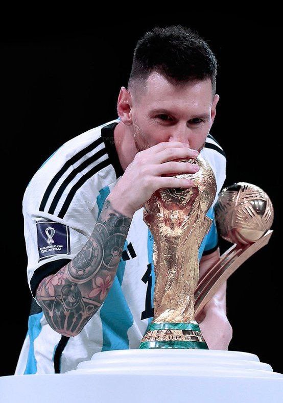 htlr8089's tweet photo. @football_ll55 @CR7xWorld صعبة عليك https://t.co/L6vY9pT0Uy