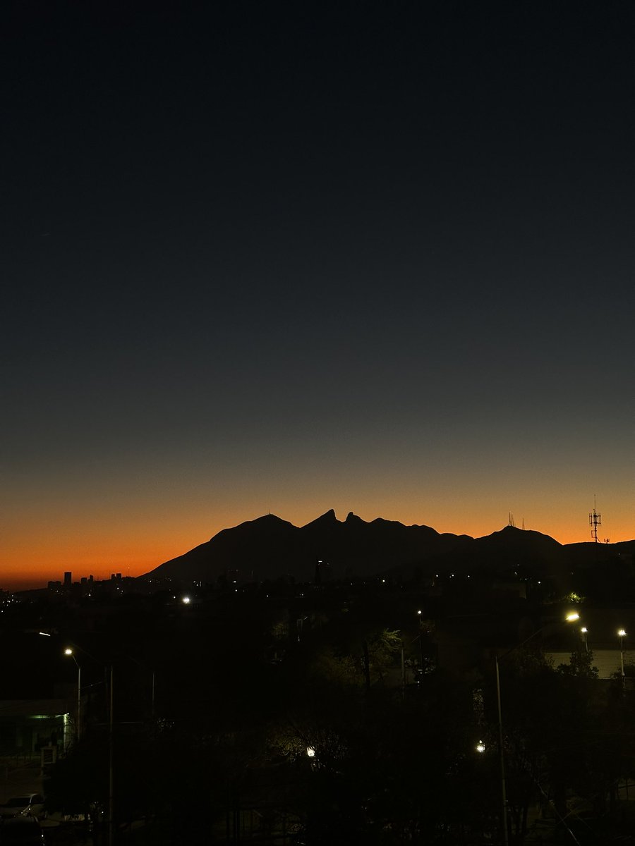AlexRumart's tweet photo. Amanecer en Monterrey. Sábado 30 de Enero, 2023. https://t.co/lVl2y9R866