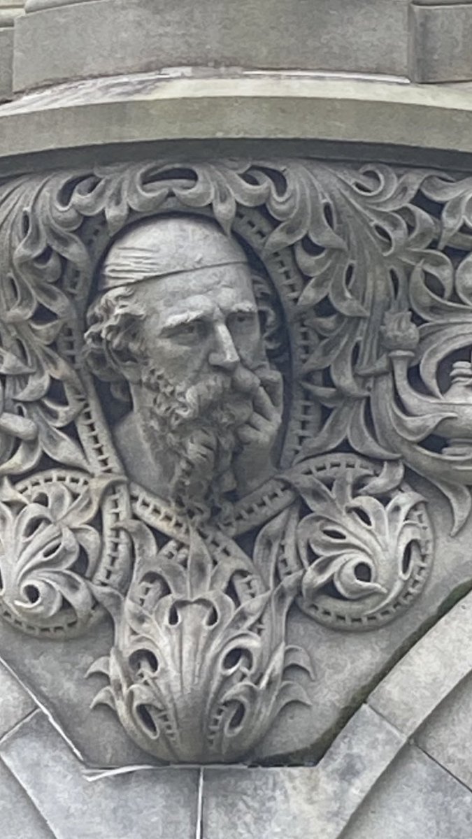 WheelAM6's tweet image. It’s the attention to detail - the fingers in the beard, the slightly furrowed brow - that tells you he is thinking about something.  But what?
#sculpture #art #albany #beauty