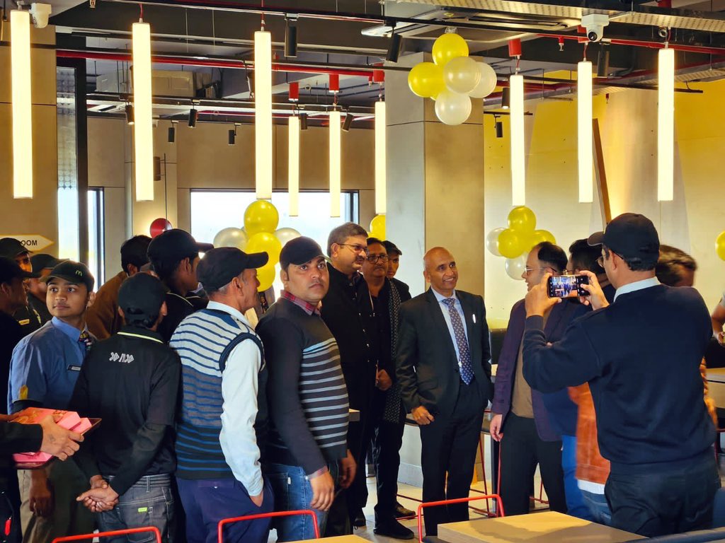 DelhiIocl's tweet photo. ED&amp;SH,DSO inaugurated McDonald's at our WSA on #DelhiMumbaiExpressway (Chainage 63) along with the NFR team.
 #Swagat fueling facilities by @IndianOilcl (committed to #BuildingTheNation) are ready to fuel #GatiShakti on #DME.
Visit &amp; Experience the public amenities. https://t.co/w7fTO4zl6P