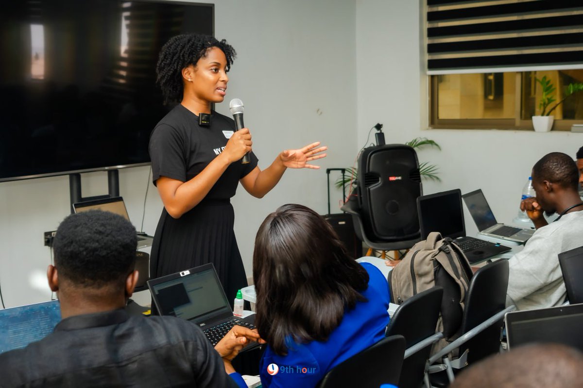 chukwuekemartin's tweet photo. Introduction of Leo, a cutting-edge programming language specifically designed for building private application on Aleo blockchain. The unveiling showcased innovative features. @AleoHQ @DrAdaku @alysiatech #aleonigeria #aleolagos #aleozkhouselagos https://t.co/WHl5n4FLTj