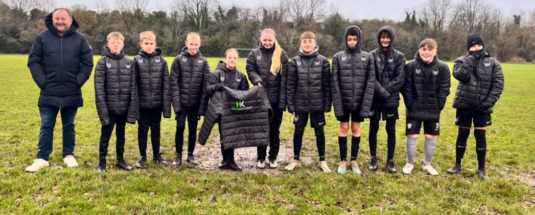 We would like to thank Rob and @HedonKitchens for our new winter coats. Looking great and staying dry 🖤🤍