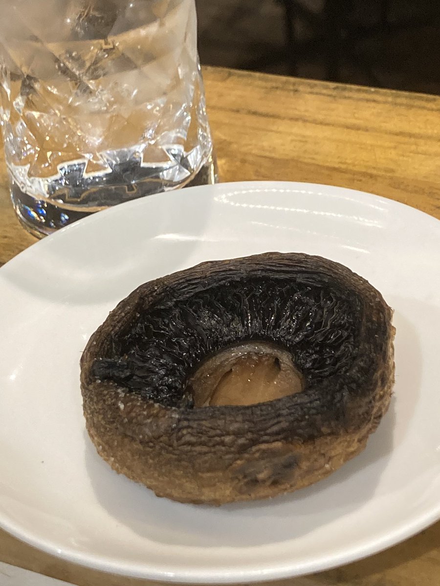 san_syo's tweet photo. お疲れ様乾杯(3杯目)
亀壺芋焼酎ソーダ割りwithジャンボマッシュルーム
もうただ呑むだけ😆
明日は酔い潰れるまでtweetする…
で…すぐ潰れるんやけど🤣
#鶏福 #新宿御苑 #焼き鳥 #サントリー #神泡 #プレモル #賄い #作品撮り #モデル募集 #やき龍 #新宿東 #超達人店 #MONKEYGYM https://t.co/DZmjJ0DfsK