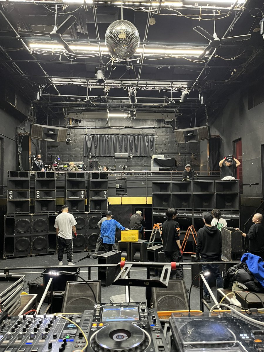 BASS KINGDOM設営中。