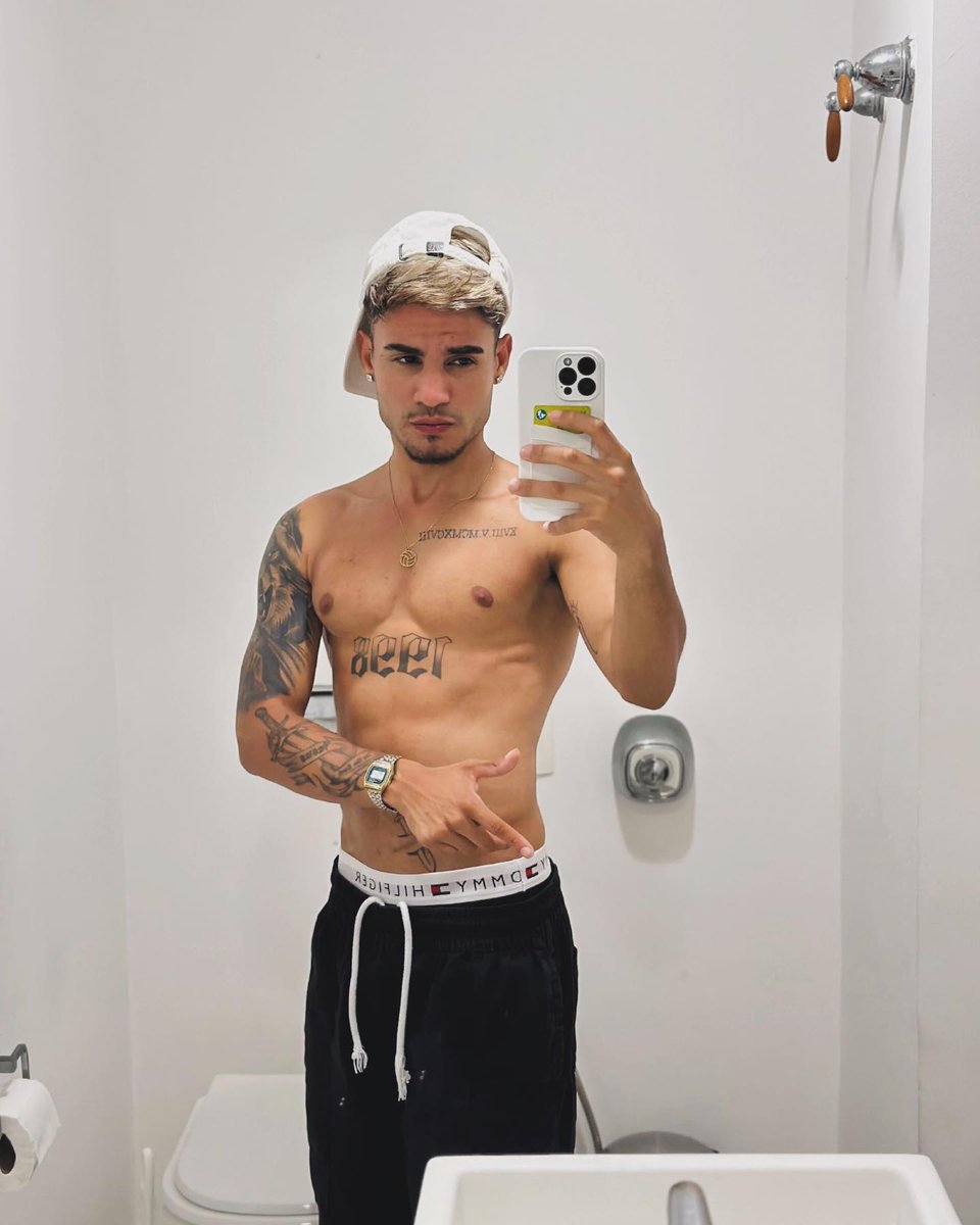 𝅭 𐇽⚡۪ᨗ ٫  gostoso na tl.