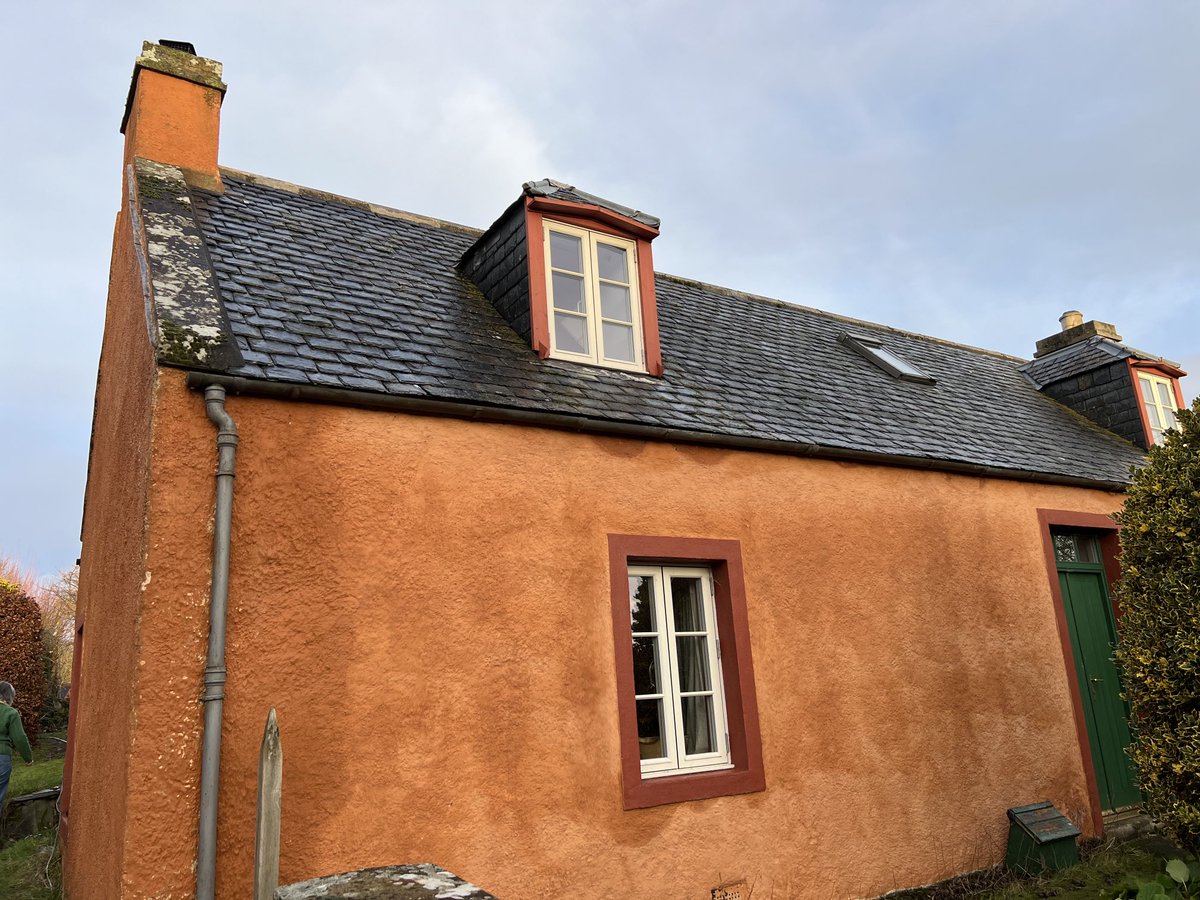TimMeek8's tweet photo. My friends D and D’s place on the Black Isle, harled and limewashed 25 years ago. As well as protecting, it gives us an indication of what needs adjusting- you can see how the rhones aren’t quite dealing with the volume of water we’re now getting. #Harl #Limewash  #LimeFinishes https://t.co/YpVwgobwGh