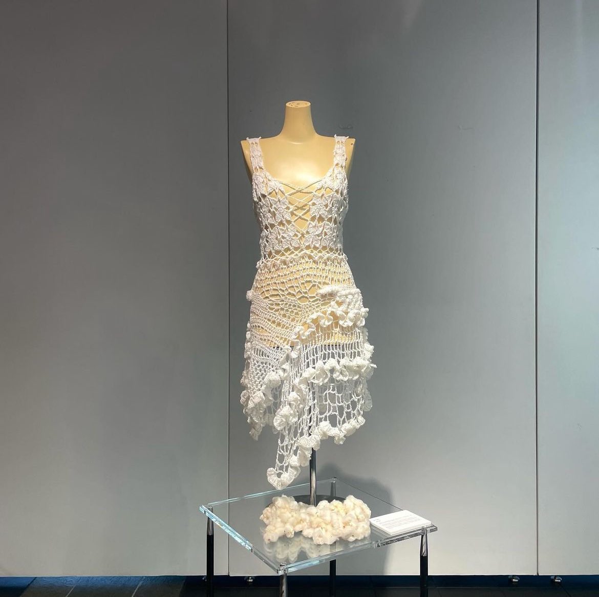 _KINYOUB_'s tweet photo. ニットドレスを編みました🤍纏う展という服飾展示に出すことができて、いろんな方に実際に着てもらいました。
来年も可愛いものを作り続けたいな https://t.co/cAjOwwgbZe