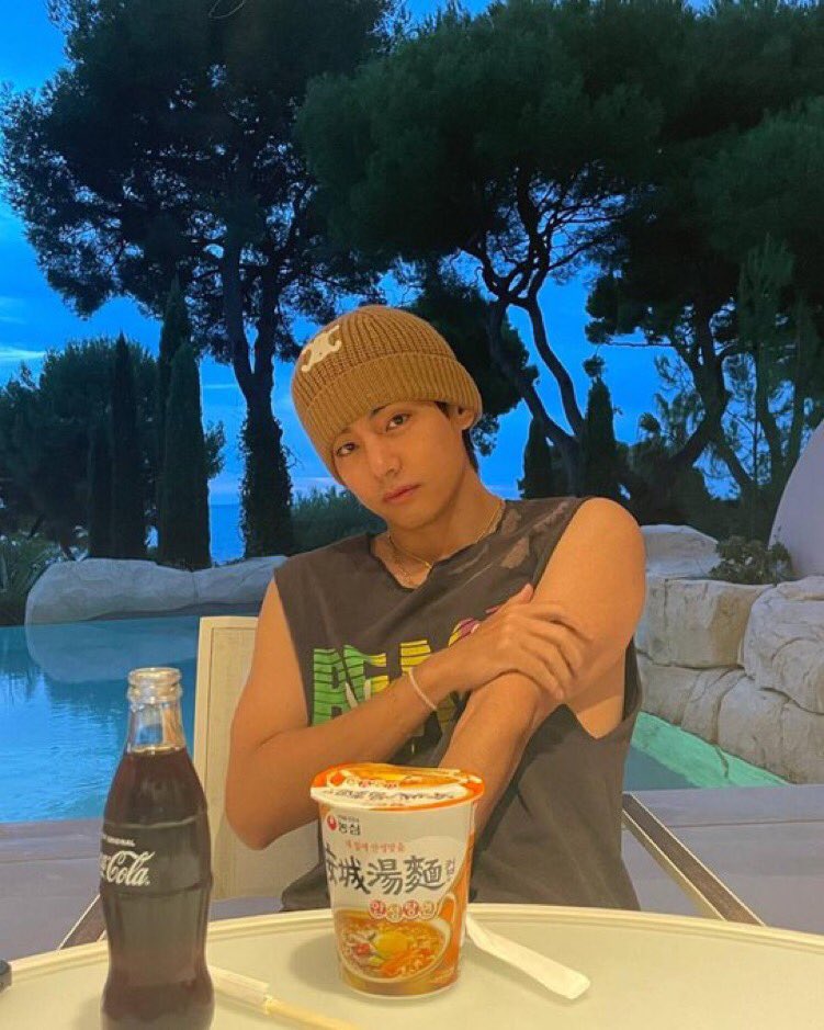 scnerie's tweet photo. happiest birthday to my taehyungie 🤍 my pretty baby boy i love you eternally https://t.co/Sh8joPtSbZ