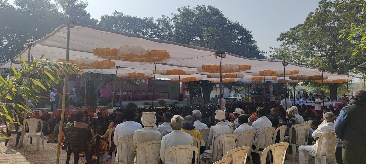 #ViksitBharatSankalpYatra witnessed enthusiastic and vibrant participation of local residents, #Panchayat representatives &amp; functionaries and all other stakeholders in #Lohej Gram Panchayat of #Mangrol Taluka under #Junagadh District in #Gujarat.

#MoPR
#HamaraSankalpViksitBharat