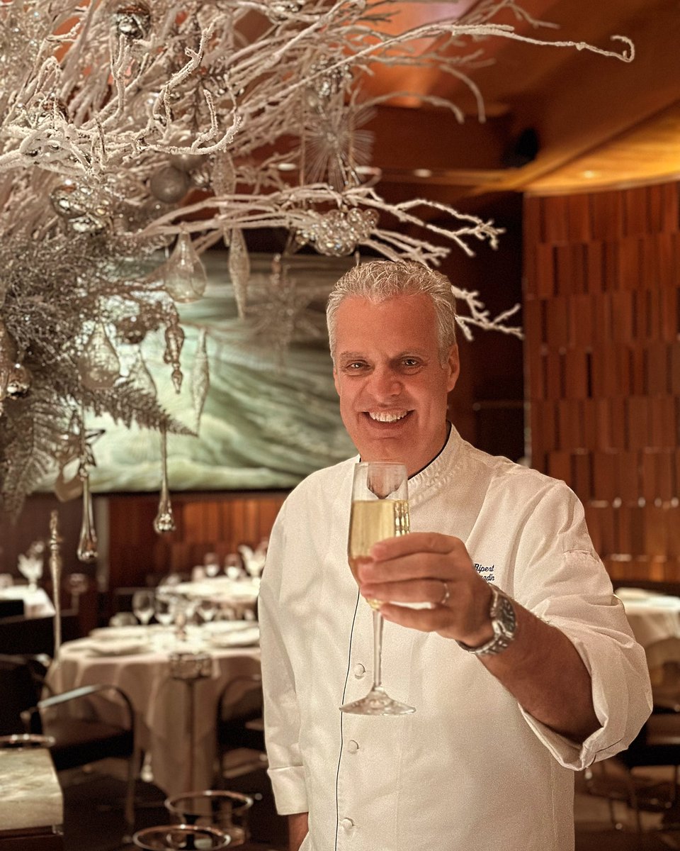 BEST WISHES FOR 2024 !!
Tonight <a href="/LeBernardinNY/">Le Bernardin</a> &amp; <a href="/sohmbar/">Aldo Sohm Wine Bar</a> will end an amazing year before reopening January 2
I am so grateful to everyone who contributed to our success:patrons,supporters,purveyors&amp;greatTeam,families&amp;🥰ones
May 2024 bring ☮️,health,❤️,prosperity&amp;success to all🙏