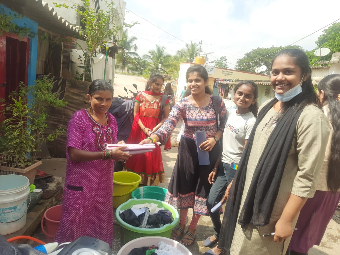 ABVPVoice's tweet photo. Karyakartas of #ABVP Mysuru in @ABVPSouthKA has conducted the #RitumatiAbhiyan by distributing sanitary napkins and sensitizing on hygienic menstruation contributing to ensuring healthy menstrual well-being at Kuduremala Basti.

#ABVPForSociety https://t.co/4JIpaxu4TF