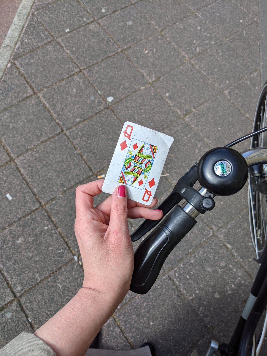 Ik schreef het gedicht The word is O voor <a href="/EJPotgieter/">De Gids</a> (de-internet-gids.nl/artikelen/het-…) en mijn essay Muffins, dat ik al eerder schreef voor <a href="/HetMoet_nl/">HetMoet publishing</a>, werd gepubliceerd in de bundel Vreselijk verlangen (hetmoet.com/product-page/v…)