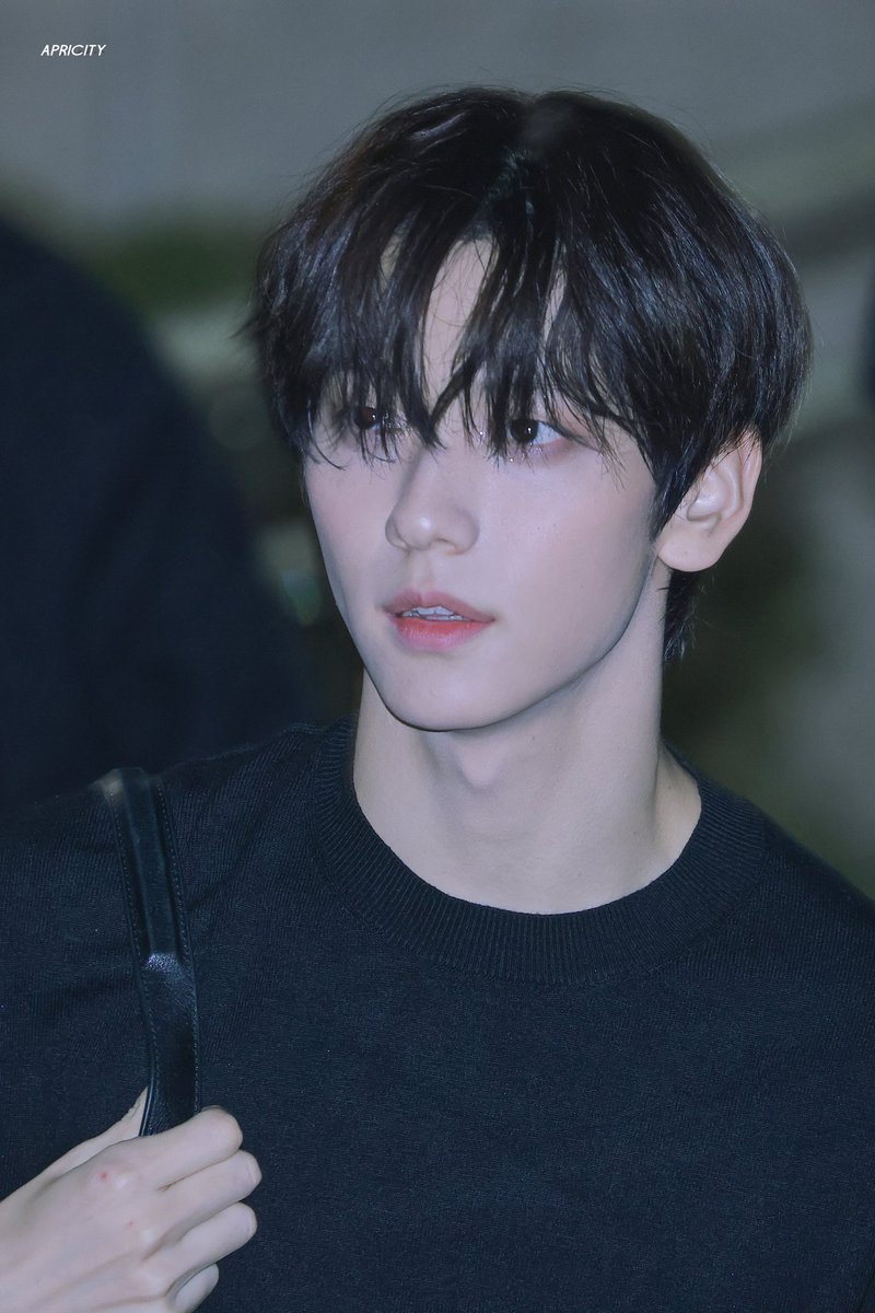 @kanghaeein Good evening, kids. Makasih udah hadir disini buat dengerin speech gue, gue mau kasih tau kalau gue tuh gabisa banget ngerangkai kata so I'm sorry kalau nanti speechnya jelek atau malah meleber kemana-mana.