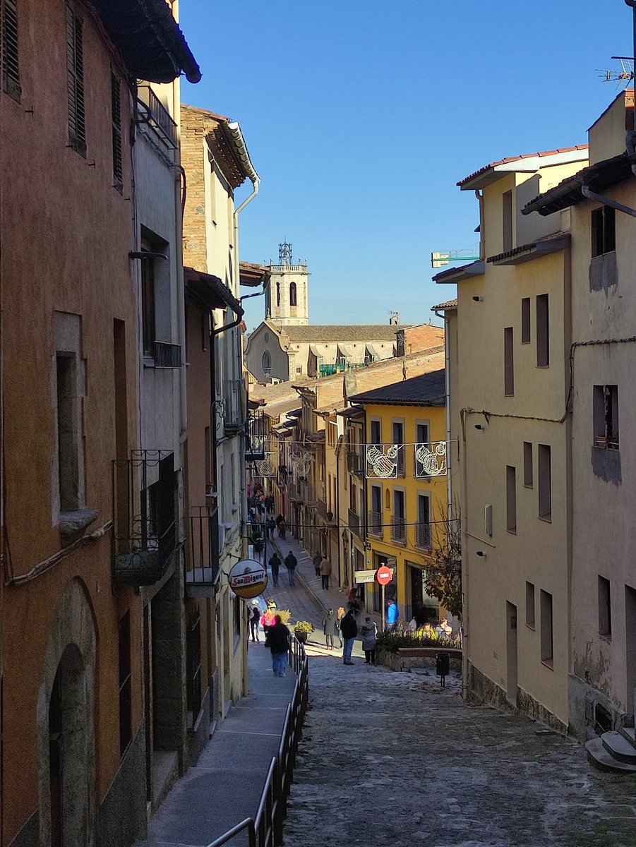 catalaMaulet's tweet photo. Un mati de la #festadelpi #centelles #osona https://t.co/eWAajhJ10L
