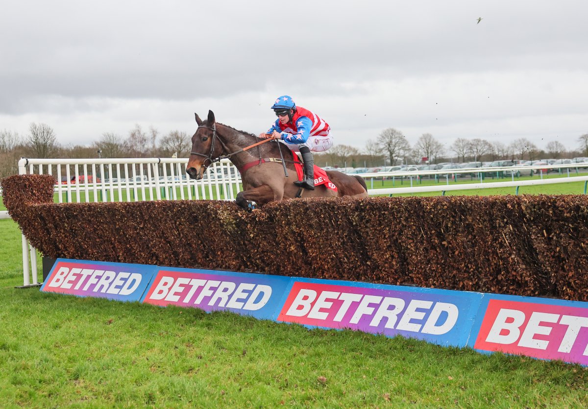 ⭐️ ROBYNDZONE⭐️

Wins The <a href="/Betfred/">Betfred</a> Last Fling Handicap Steeple Chase ridden by <a href="/ned_fox/">Ned Fox</a> 🏇

Finishing off 2023 with another Haydock Park winner for <a href="/VenetiaWRacing/">Venetia Williams</a> 🏆