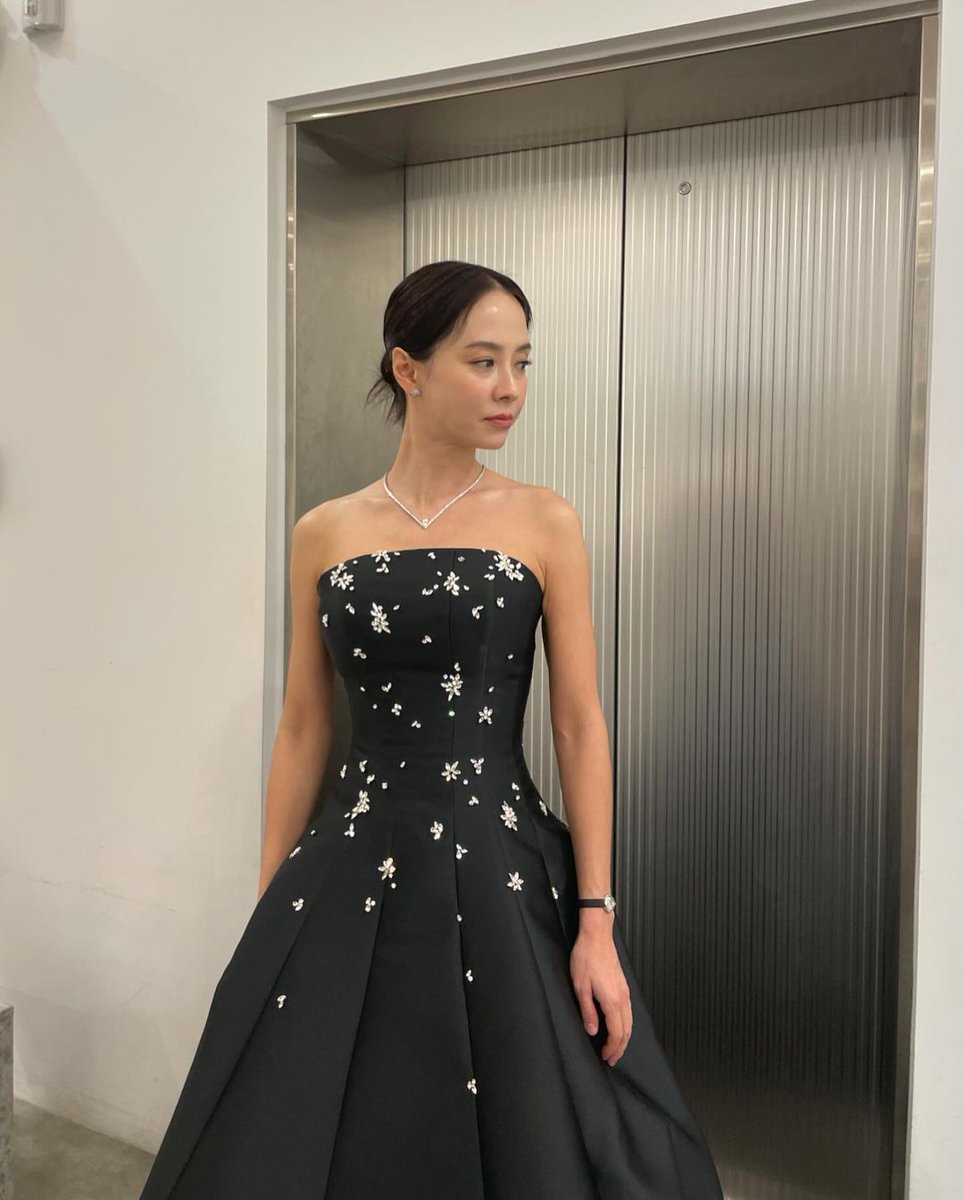 yeppojihyo's tweet photo. hellohongda's ig post 

"i ran hard in 2023, the best, the prettiest"

BRIGHTEST STAR SONGJIHYO #우리_최고의_런닝걸_송지효 #SongJiHyo #송지효 #SBSEntertainmentAwards2023 https://t.co/gXmxNda5Be