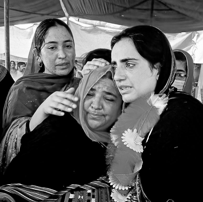 SAbbabaki's tweet photo. دا ایڑ آ تا اوغنگ ایلم تے گوہنگ ۔۔۔💔
نی ارفپہ سنگت ای انت انت خنان اٹ۔۔۔🥲
۔
۔
۔
۔
#EndEnforcedDisappearances 
#StopBalochGenocide 
#Balochistan #Islamabad
#BalochLongMarch 
#UnForBalochistan 
#OTDirecto29D #cloutmma3 
#ولعت https://t.co/tuiyaQ3CBS