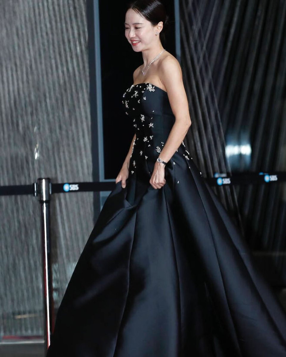 yeppojihyo's tweet photo. hellohongda's ig post 

"i ran hard in 2023, the best, the prettiest"

BRIGHTEST STAR SONGJIHYO #우리_최고의_런닝걸_송지효 #SongJiHyo #송지효 #SBSEntertainmentAwards2023 https://t.co/gXmxNda5Be