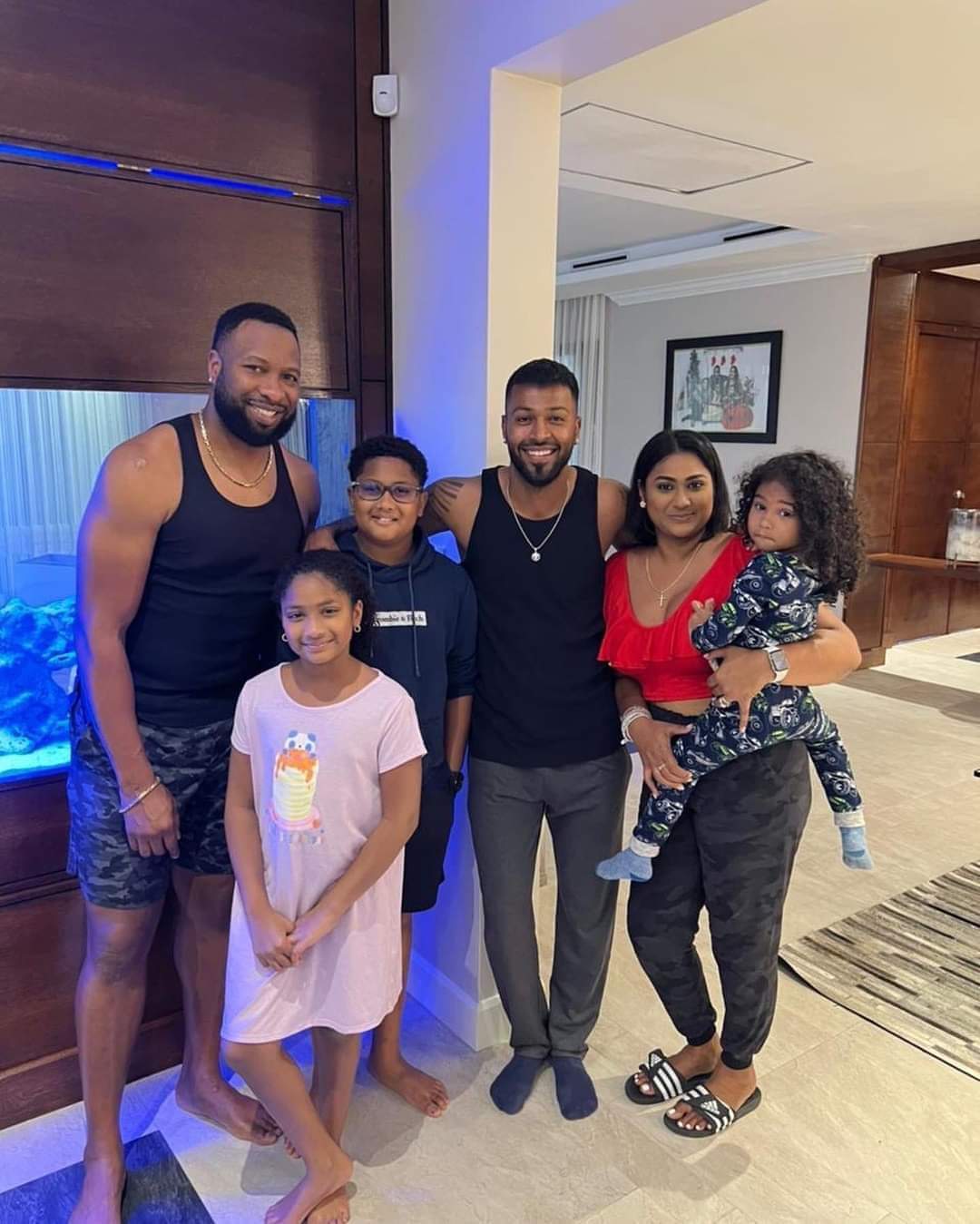 Satya Prakash on X: "Looks like family members.. Mumbai Indians captain and  all-rounder Hardik Pandya reached the house of legendary West Indies  all-rounder Kieron Pollard few days ago, Pollard's wife and children