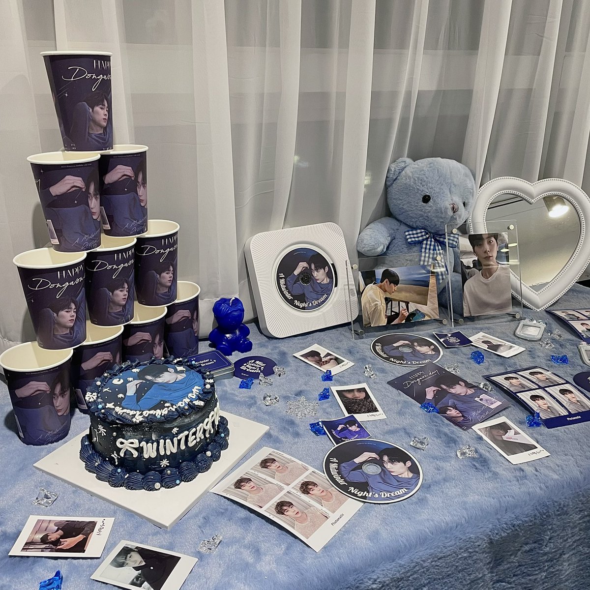 WinterDream9411's tweet photo. ᴀ ᴍɪᴅᴡɪɴᴛᴇʀ ɴɪɢʜᴛ's ᴅʀᴇᴀᴍ

⟡ 23.12.31 - 24.01.01 정상 운영

⟡ 31일 선착특전은 틴케이스와 손거울 중 선택하실 수 있습니다 (총 6명)

⟡ 카페 내 모든 디피는 눈으로만 감상해주시길 바랍니다

⟡ 카페까지 오시는 길에 오르막이 많고 눈길이라 미끄러우니 조심히 방문해주세요 :) https://t.co/u9Z2xYV92D
