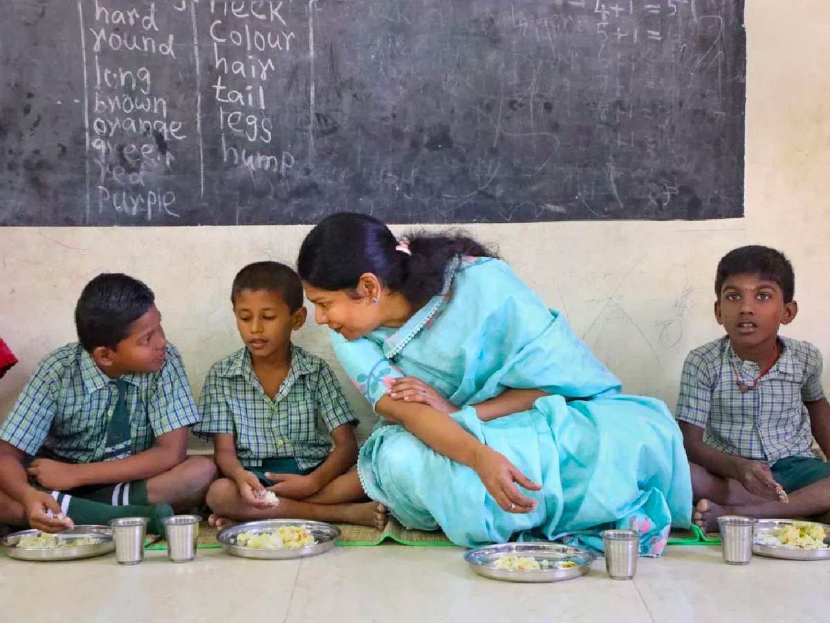 KalaignarPonnu's tweet photo. @thatsTamil எப்போதும் அக்கா @KanimozhiDMK அவர்கள் தான்! https://t.co/c0yDD69pom