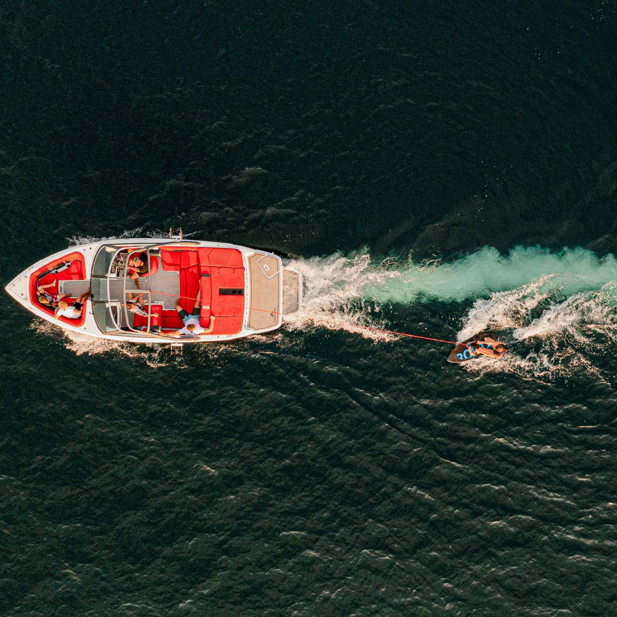 Grab hold of fun and catch the perfect wake! 

#FourWinnsBoats #TheFinerSideOfLife #IconicBoats #BoatingWithFriends #InboardBoat #OutboardBoat #H2Surf