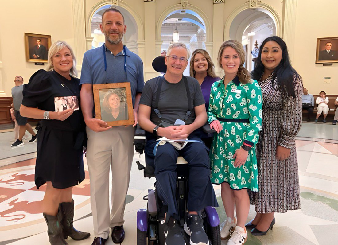 The ALS Association advocates for changes in laws and policies that affect thousands of people living with #ALS and their families. 
Learn more about being a voice for people with ALS at bit.ly/take-action4ALS