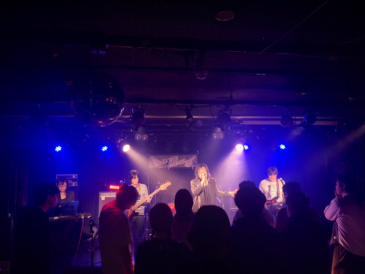 TAKA_VOCAL's tweet photo. OK(大阪・京都らしい) NETWORKのライブ、最後の曲の最後の部分の時に駆け付けました！どこの電車も遅れてて、予定通りなら２曲は余裕で観れたはずが残念〜😭
TMコピバンでフロア盛り上げてましたよ〜♫みんな元気そうでよかったです！そして何かイイ街並み歩いて駅に着けた♪#二次子二次雄 #OKNETWORK https://t.co/2TsbqL2qS0