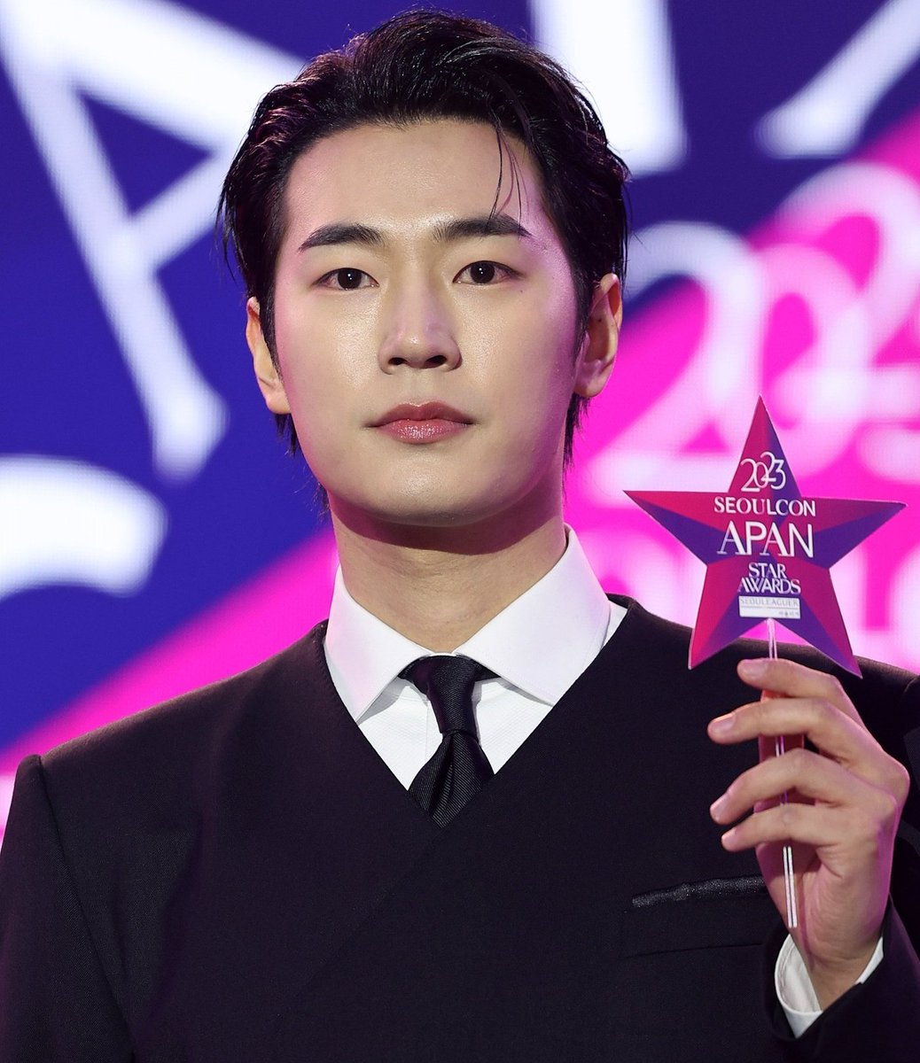 hubboyslove's tweet photo. 🚨 ELE! Park Seoham fez sua primeira aparição após dispensa do exército na premiação #2023ApanStarAwards, uma das mais importantes da Coreia! 🔥 https://t.co/3as29sSiod