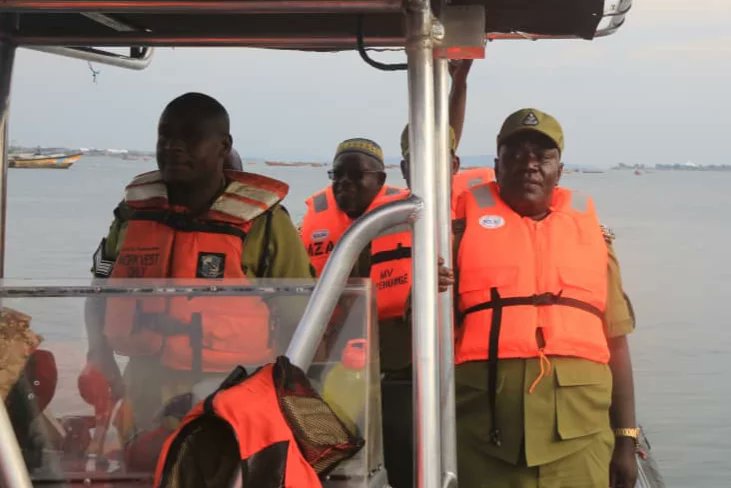 tanpol's tweet photo. AJITOLEA NYUMBA YAKE KUWA KITUO CHA POLISI

Mfanyabiashara  wa Kata ya Ilangala katika kisiwa cha Gana Wilaya ya Ukerewe Mkoa wa Mwanza Nyamitere Ugunya,  amejitolea nyumba yake aliyokuwa anaitumia na kuikabidhi kwa Jeshi la Polisi ili iwe Kituo cha Polisi kwa ajili ya kutoa https://t.co/t8K5xg9UIs