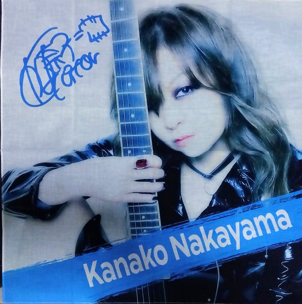 daisukepride's tweet photo. 今日のLIVEで加奈ちゃんのバンダナGETしました🎸
アルバムのジャケットがモチーフですね📀
今日限定で加奈ちゃんステッカーが特典😍
#中山加奈子
#GO50
#PRINCESSPRINCESS
#プリプリ最高 https://t.co/ykRLenm3PR