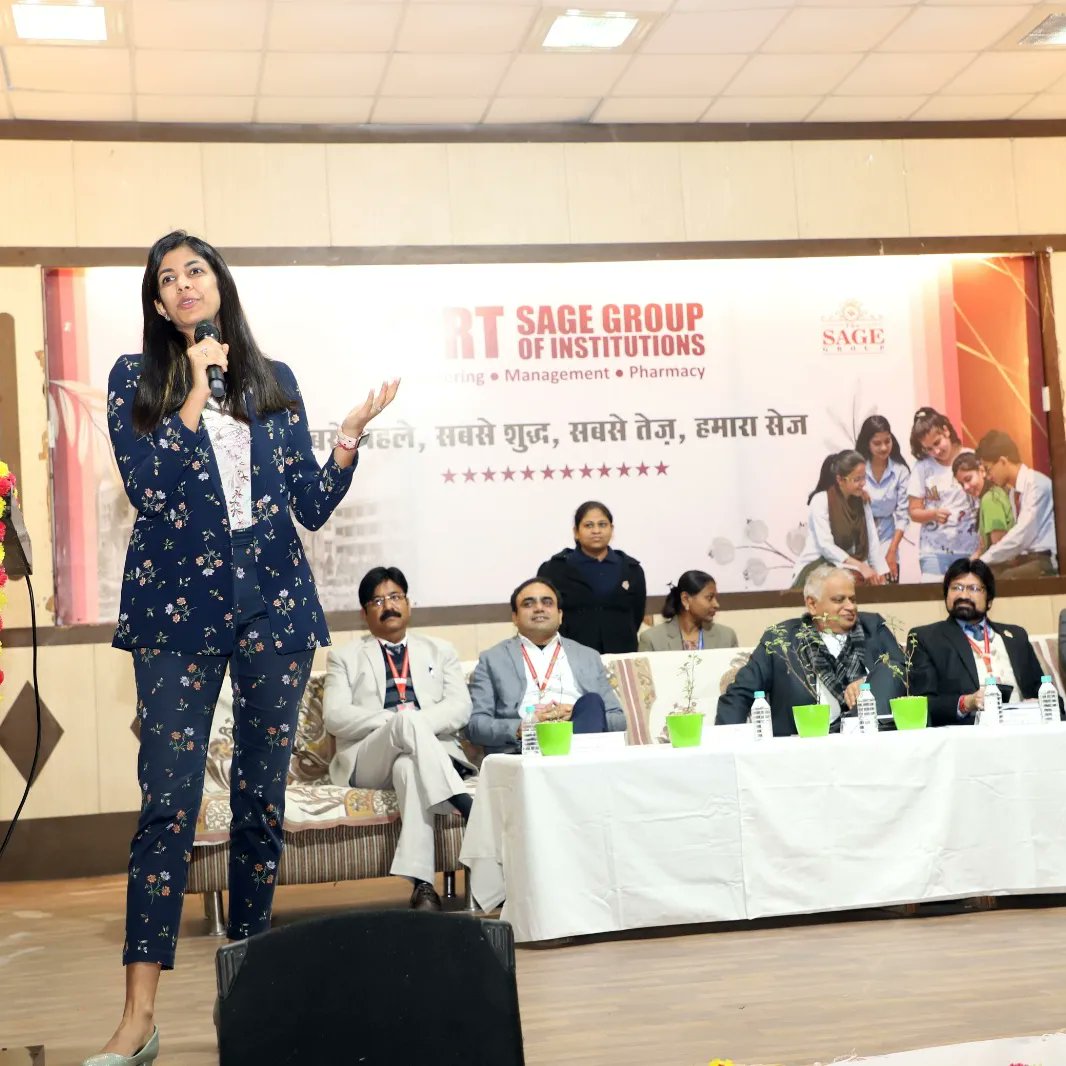 SIRT_BHOPAL's tweet photo. Department of Applied Science SIRT, Bhopal organised a "Parents Meet" for first year students on 30th December 2023.๐ซ
#glimpses
#departmentofappliedscience
#parentsmeet
#parentsviews
#firstyearstudent
#thesagebhopal
#thesagegroup https://t.co/wU8SsyOhZs